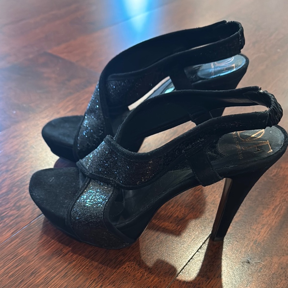 Diane von Furstenberg
Glitter Glitter Accents Slingback Sandals